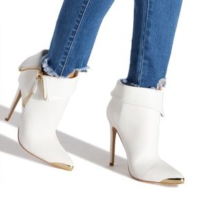 Western Vibe$ Embellished Bootie: 8.5